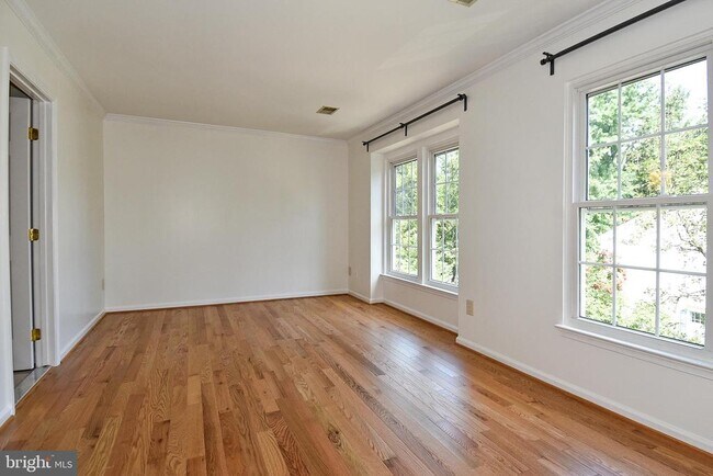 Building Photo - 5987 Edgehill Ct