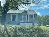 Building Photo - Huge Remodeled 3 Bed, 1 Bath Home