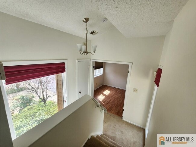 Building Photo - 254 Sayre Dr