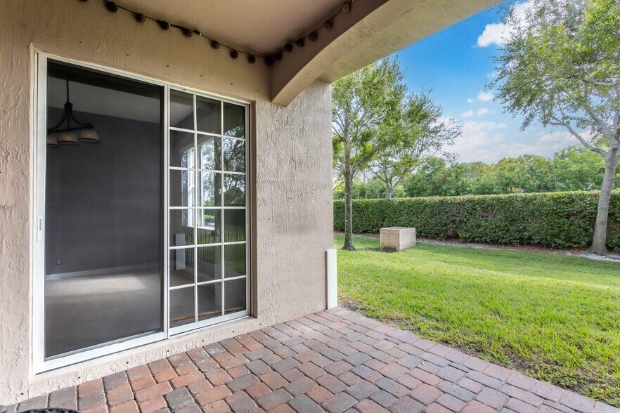 Building Photo - 47 Lancaster Rd