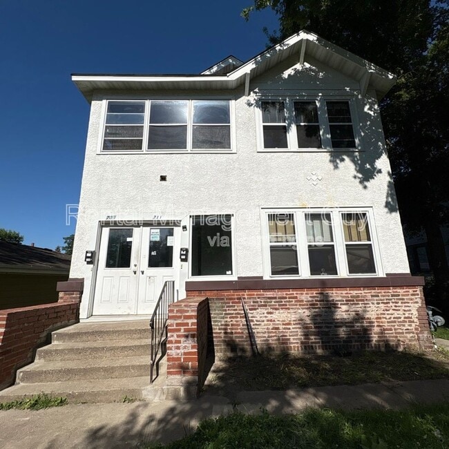Primary Photo - 709 N Oliver Ave