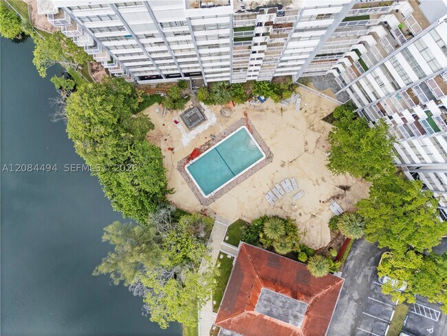 Building Photo - 1200 NE Miami Gardens Dr