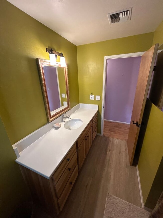 Building Photo - 3 Bedroom single level home w/garage AND free landscaping