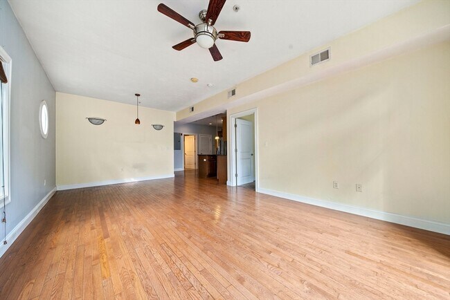 Building Photo - 163 Rumford Ave