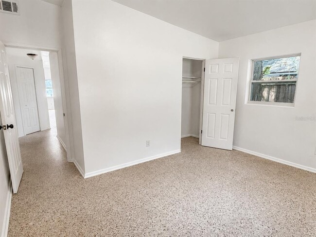 Building Photo - 1607 Dauphin Ln
