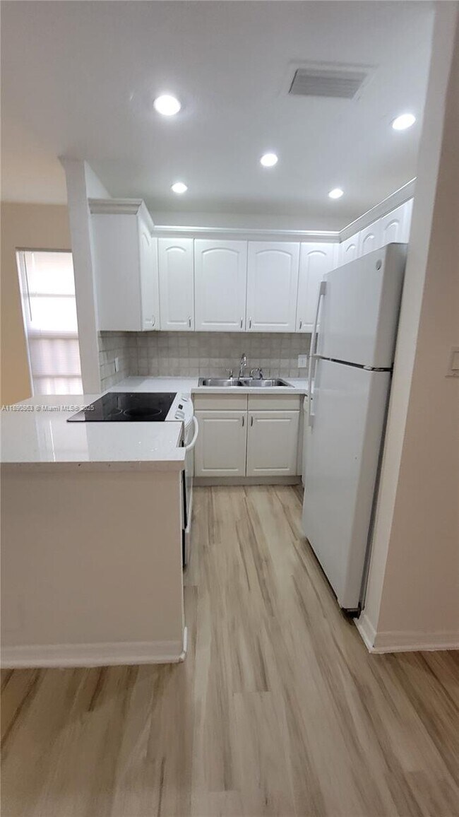Building Photo - 3036 Coral Ridge Dr
