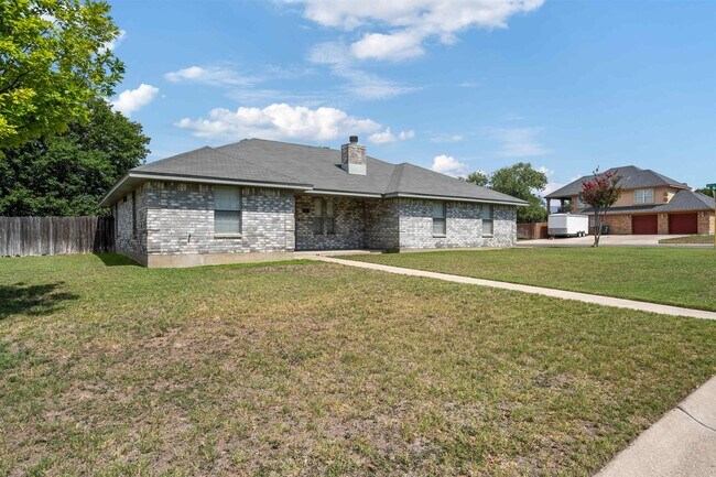 Building Photo - 113 White Feather Trail