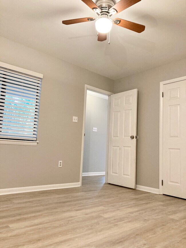 Building Photo - 141 Lamotte Dr