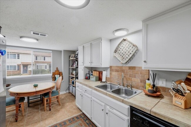 Building Photo - randon School District Home with access to a Lake, Walking Trails, and Pool