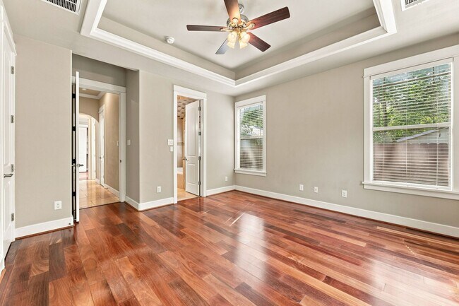Building Photo - 303 Zennia St