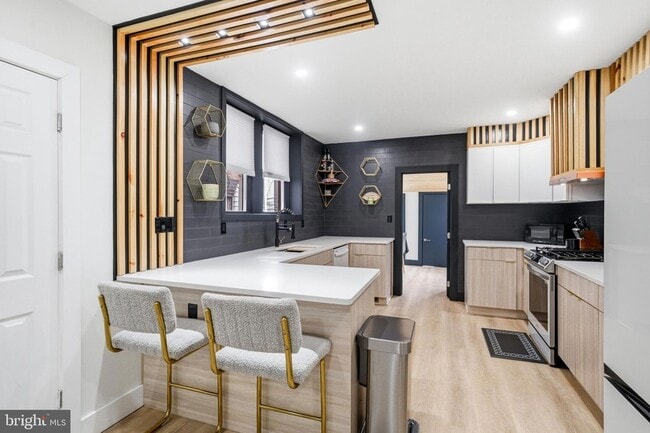 Building Photo - 268 W Duncannon Ave