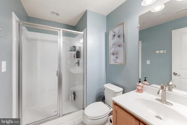 Building Photo - 710 E Howell Ave