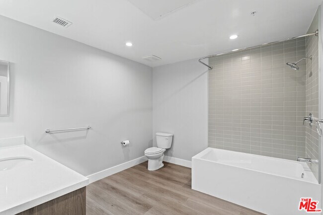 Building Photo - 1223 Hayworth Ave