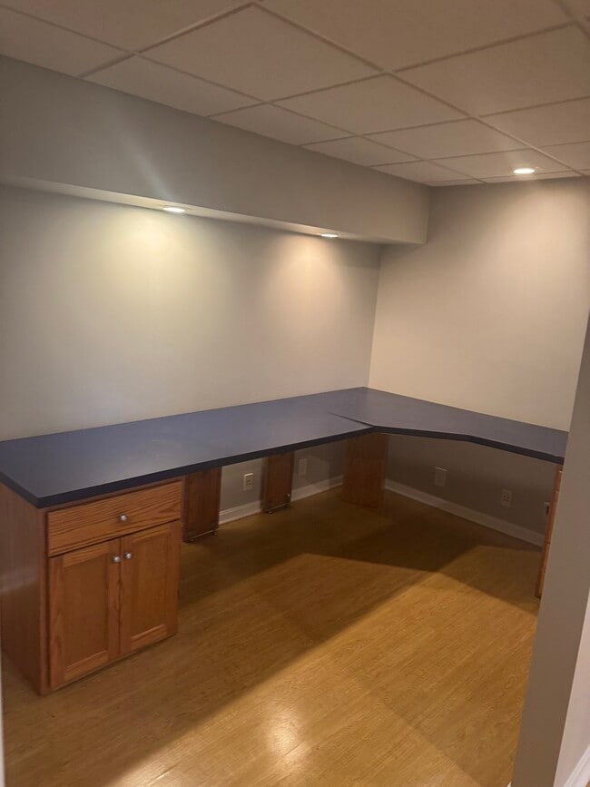 Building Photo - 11S473 Rachael Ct