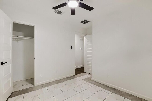 Building Photo - 12100 Clickett Cove