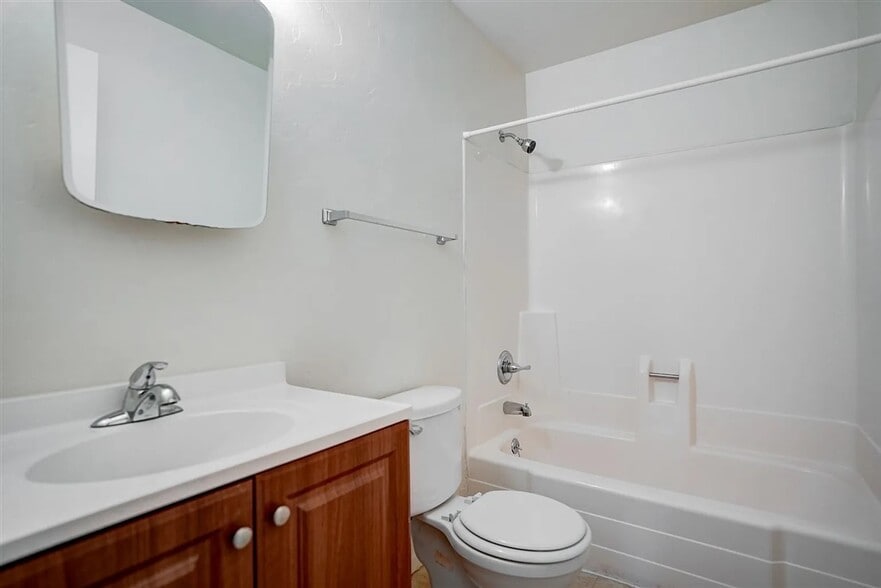 Building Photo - 555 Dameron Dr