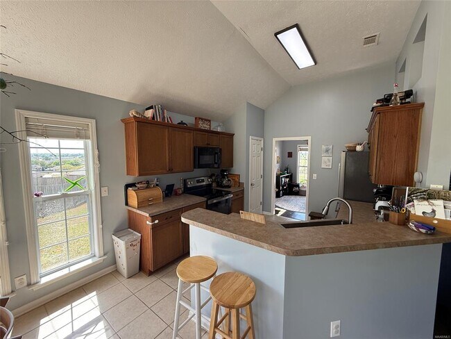 Building Photo - 650 Little Farm Rd