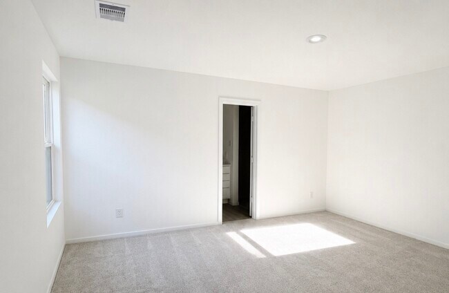 Building Photo - 21365 Carosella Dr