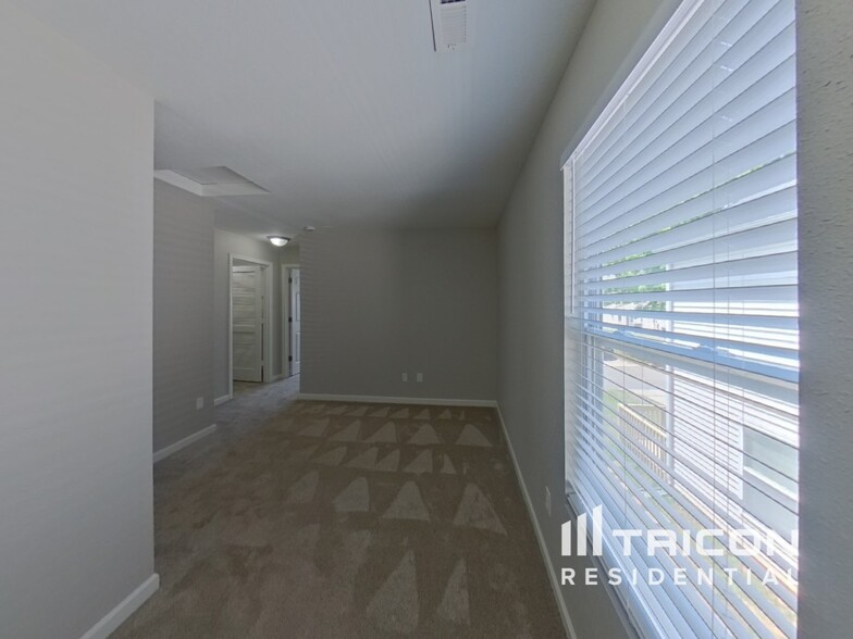 Building Photo - 758 Sinclair Dr