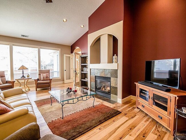Building Photo - Must see one level home in NW Bend