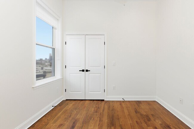 Building Photo - 2926 W Oxford St