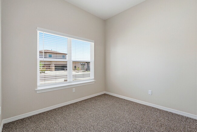 Building Photo - 629 La Entrada Cir
