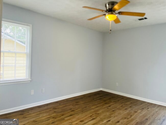 Building Photo - 104 Peachtree Ct