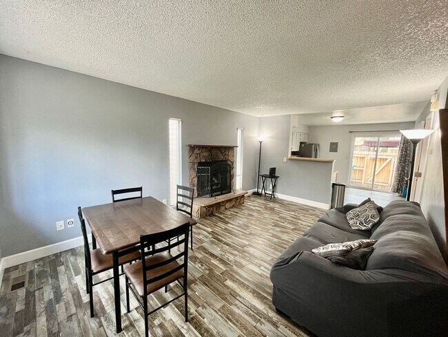 Building Photo - 7618 Lexington Manor Dr