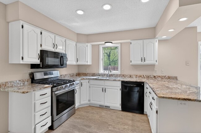 Building Photo - Spacious 4BR House in Columbia