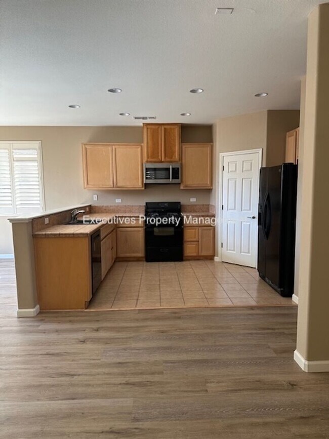 Building Photo - 518 Barclay Way