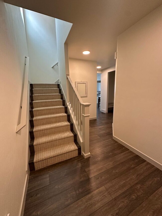 Building Photo - GORGEOUS Bountiful Home!!!