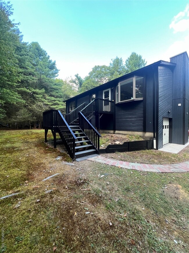 Building Photo - 60 Sunflower Dr