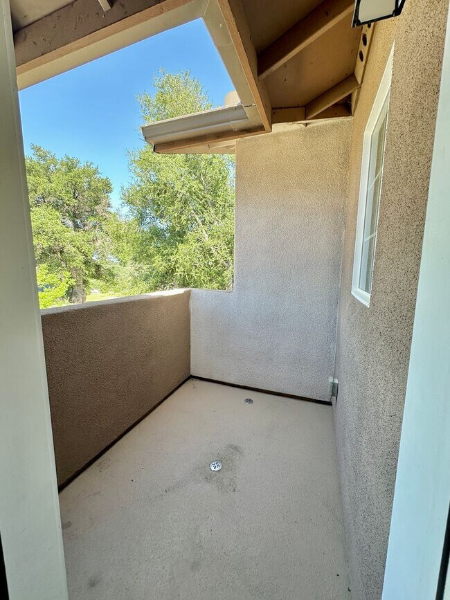 Building Photo - 1154 Galeria Cir