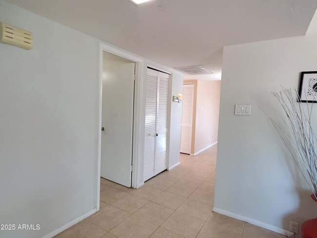 Building Photo - 4404 S McAllister Ave