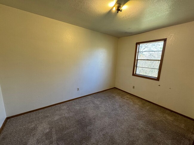 Building Photo - 2 Bed/1 Bath Apartment in Melbourne