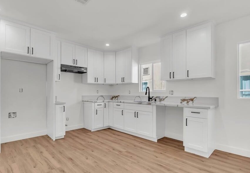 Building Photo - 3918 W 28th St