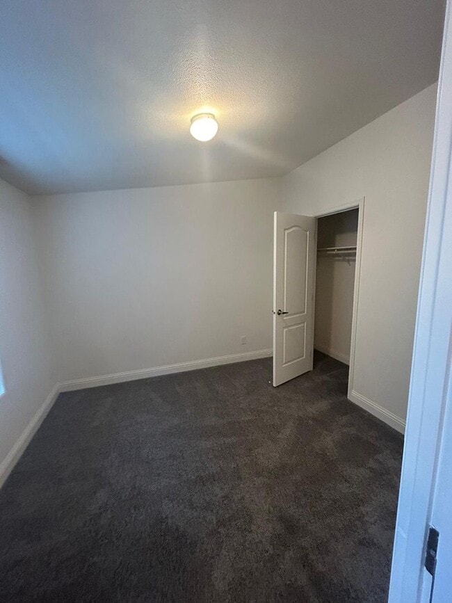Building Photo - 5 bedroom 3 Bath New House- 2 Car Attached...