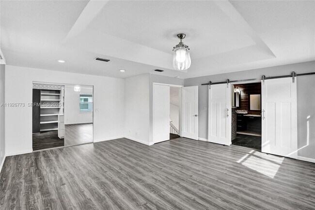 Building Photo - 740 Cypress Pointe Dr E