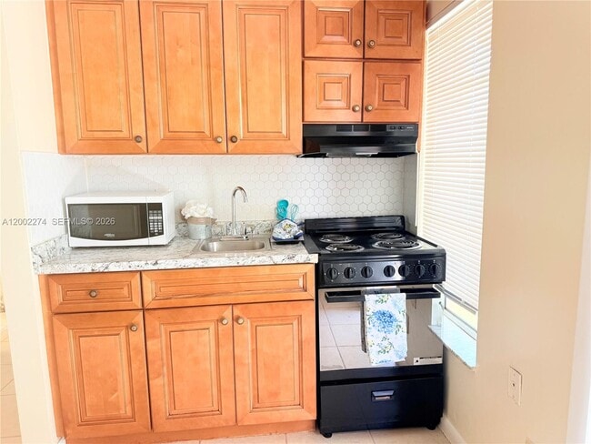 Building Photo - 10620 Sunset Strip