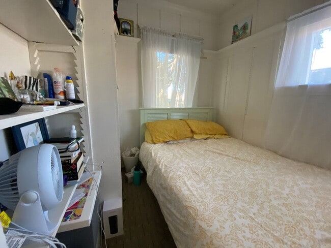 Building Photo - Spacious, Quiet N. Berk. House w/ a Large Private Backyard