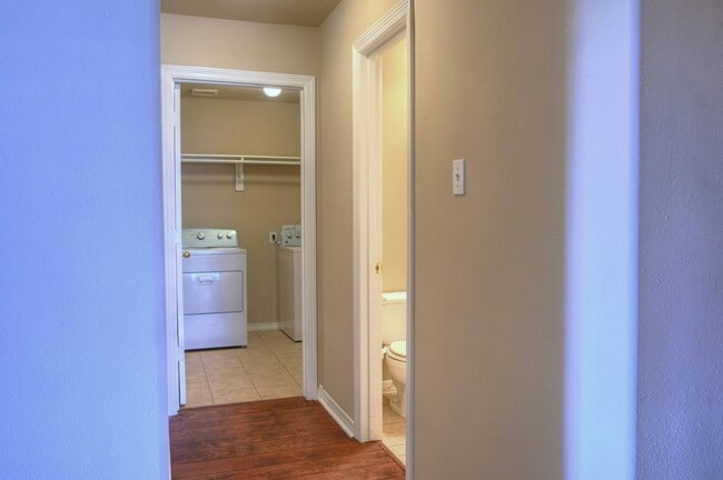 Building Photo - 21803 Manor Ct Dr