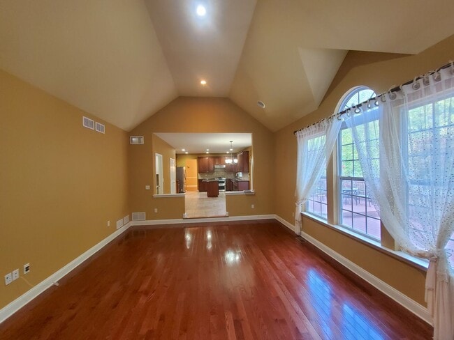 Building Photo - Beautiful, large home with finished baseme...