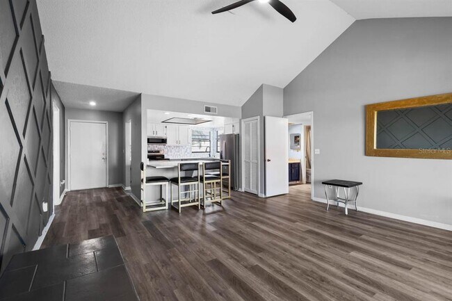 Building Photo - 609 Lively Dr