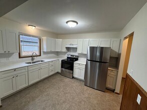 Building Photo - Renovated 2-bedroom 1-bathroom