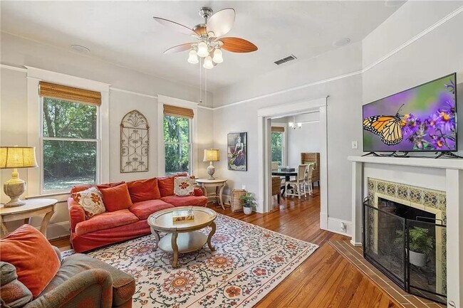 Building Photo - 2 Bed 2 Bath House in Duckpond with 2 Car Garage!