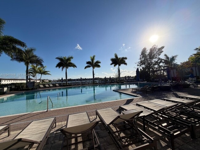 Building Photo - 909 NE 211th St