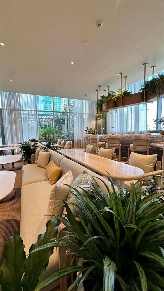 Building Photo - 77 SE 5th St