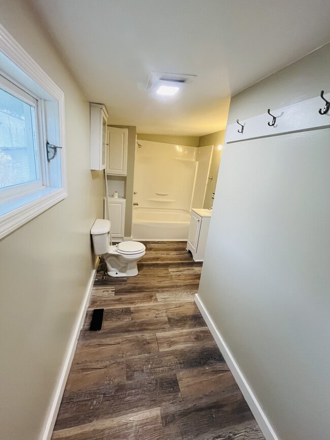 Building Photo - 321 N East St