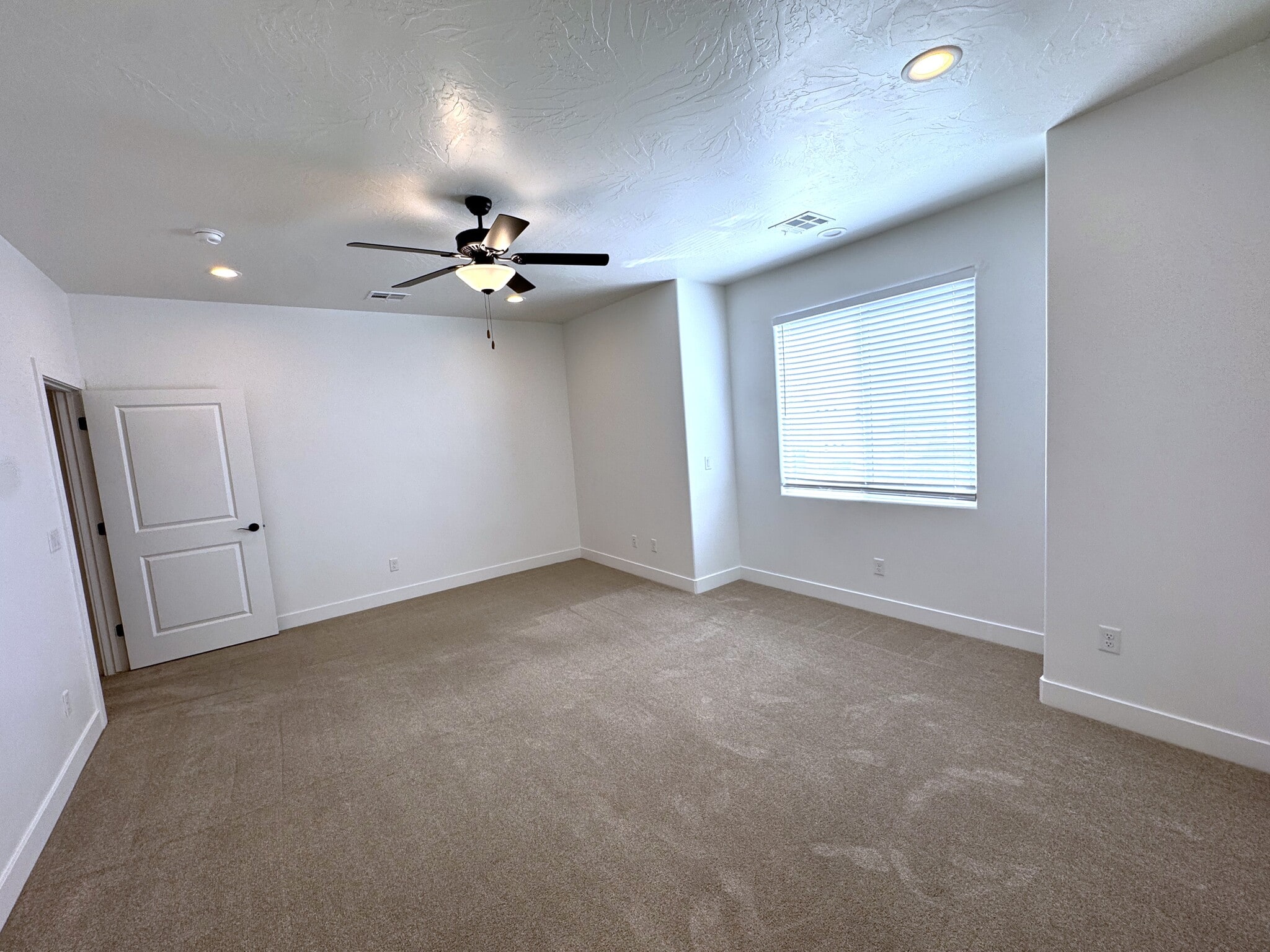 Building Photo - 322 N 2480 W