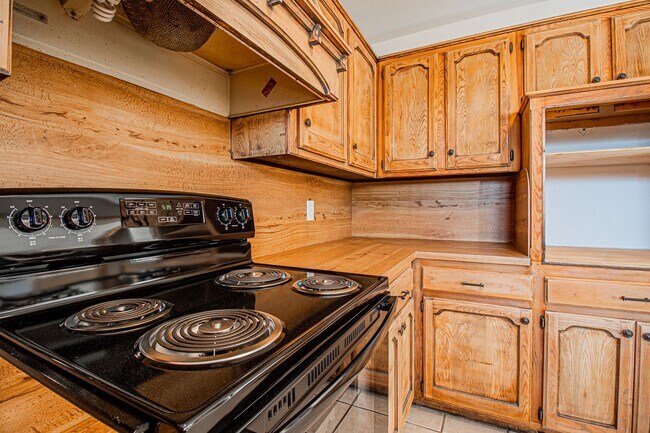 Building Photo - 3 Bed 1.5 Bath in Carl Albert School District